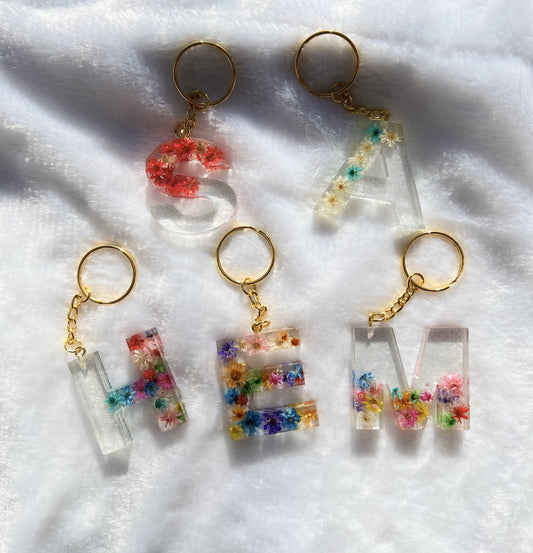Custom Letter Resin Keychain, Pressed Flower Keychain, Luggage tag, Alphabet Charm Key pendant, Keychain for everyone, various designs, Gift